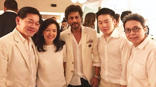 Shahrukh Khan With THAILAND Fans At Ajay Bijli's Birthday Bash In Dubai