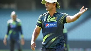 Waqar Younis Refuses to Quit as Pakistan Coach, Says Won't go Out as 'Villain' - Sports News Video