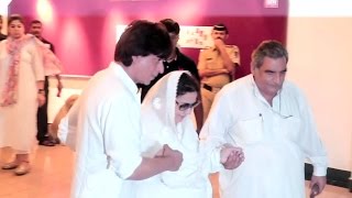 Shahrukh Khan's KIND Gesture Towards Farida Jalal At Vinod Khanna's Prayer Meet