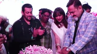 Salman Khan At Mahesh Manjrekar's Wedding Anniversary