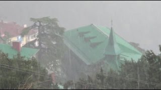 पहाड़ों की रानी पर्यटन नगरी में बारिश के साथ गिरे ओले, मौसम हुआ सुहावना