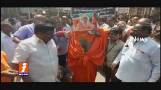 Swaroopanand Saraswati's Effigy Burnt By Shirdi Sai devotees | Hyderabad | iNews