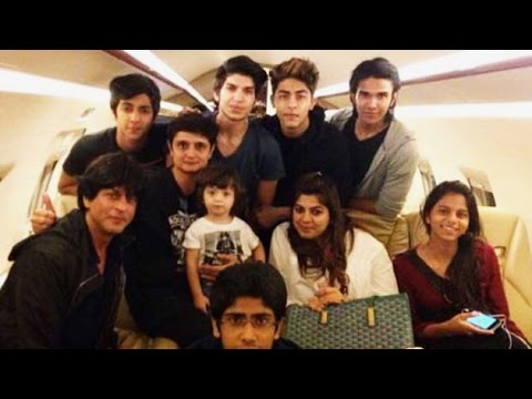 Shah Rukh Snapped With AbRam, Aryan, Suhana