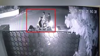 घर के बाहर खड़ी बाइक को चुराता युवक, CCTV में हुआ कैद