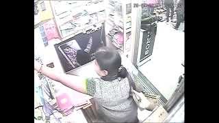 CCTV Video: Lady Steals A Smartphone & Walks Away; Dear Vendors, Please Be Cautious