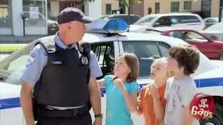 Video Lucu Anak-anak Kecil Keroyok Polisi