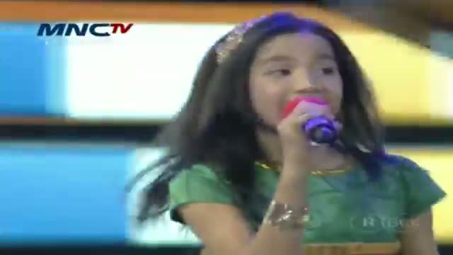 ALL JUNIORS - YANG PENTING HAPPY (Duo Maia) - Spektakuler Show 9 - Indonesian Idol Junior