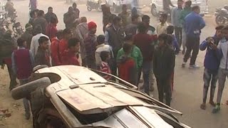 दिल्ली - बच्चों को ले जा रही स्कूल वैन पलटी, 4 छात्राएं घायल