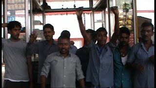पुलिसकर्मियों की दबंगई के चलते वेंडरों ने किया प्रदर्शन