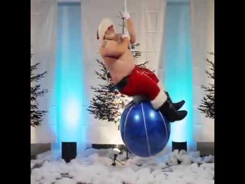 WRECKING BALL W. SANTA   - 7 Seconds Funny Video