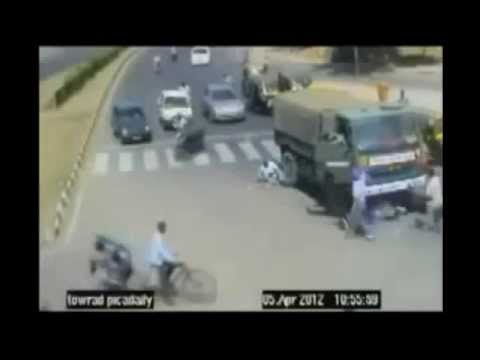 CCTV Camera Caught Dangerous Amazing Traffic Accidents in India - Amazing Videos