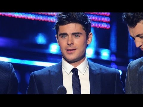 Zac Efron Attends 2014 People's Choice Awards After Breaking Jaw