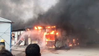 दिल्ली कंस्ट्रक्शन कंपनी के करीब सौ क्वार्ट्स में लगी आग