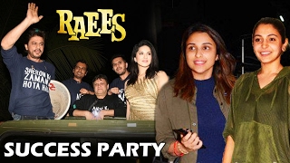 Shahrukh Khan CELEBRATES RAEES SUCCESS With FANS, Bollywood CELEBS WATCH RAEES