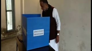 फरीदाबाद निगम चुनावः केंद्रीय राज्य मंत्री गुर्जर ने बेटे के पक्ष में डाला वोट