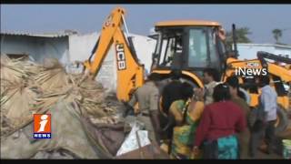 Revenue Officers Demolish Poor Houses in Medchal District | iNews