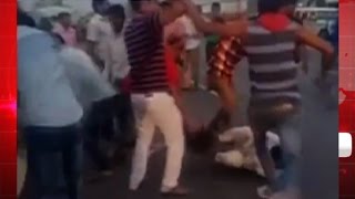 फर्जी गोरक्षकों ने पुलिस के सामने पिट पिट कर मुस्लिम कों मार डाला