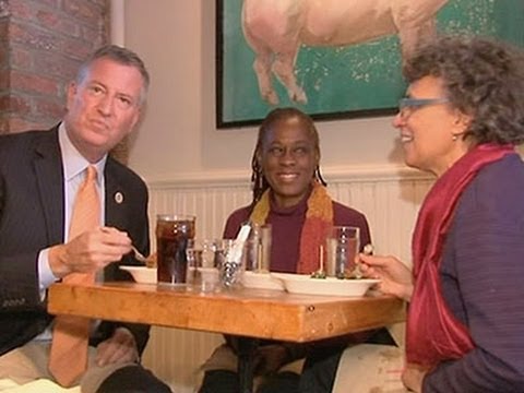 Raw- NYC Mayor Eats at the Meatball Shop News Video
