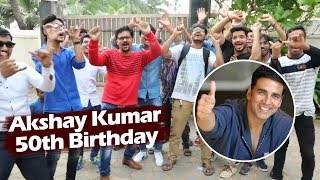 FANS Go CRAZY Outside Akshay Kumar's HOUSE - 50th Birthday Celebration