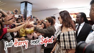 30 Thousand Fans Mobbed Shahrukh In Dubai Dalma Mall - Jab Harry Met Sejal