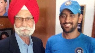 Hockey Legend Balbir Singh Sr Meets Mahendra Singh Dhoni And co. Ahead of Australia World T20 Gam... Sports News Video