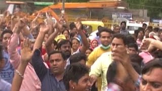 छतरपुर वार्ड में मतगणना में हेरफेर का आरोप, 'आप' समर्थकों ने किया चक्का जाम