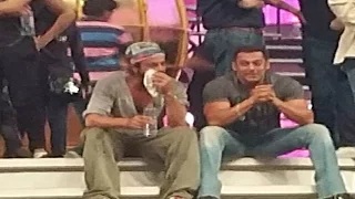 Leaked Pic : Shahrukh Khan And Salman Khan Perform At TOIFA 2016