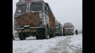 आफत बनी बर्फबारी, दूसरे दिन भी बंद रहा जम्म-कश्मीर NH