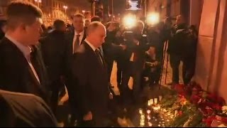 Putin offers floral tribute to metro explosion victims