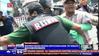 Massa Pendukung Istri Sultan Ternate Bantrok dengan Polisi