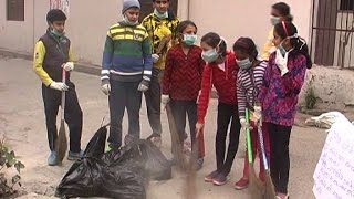 स्वच्छ भारत अभियान से प्रभावित होकर बच्चों ने की साफ-सफाई