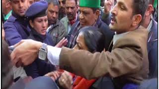देखें शिमला में पंजाब कांग्रेस इंचार्ज आशा कुमारी और महिला कांस्टेबल ने एक-दूसरे को मारे थप्पड़