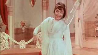 Paas Rehte Hue Bhi Tujhse Bahut Door hain - Mere Mehboob(1963) - Lata Mangeshkar - {Old Is Gold}