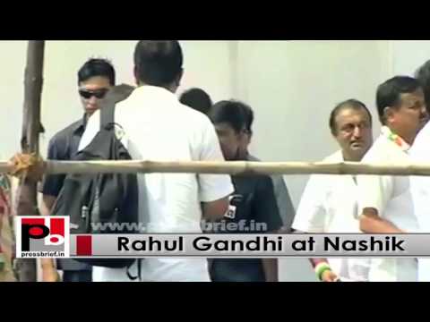 Rahul Gandhi visits cyclone Hudhud-hit Visakhapatnam