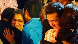 VIDEO - Salman Khan HUGGING Reema Lagoo - Best Mother-Son Duo