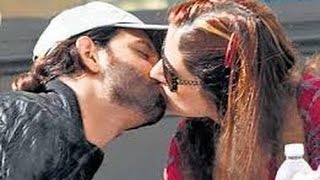 Suzanne & Hrithik Roshan Erotic Kiss In Public