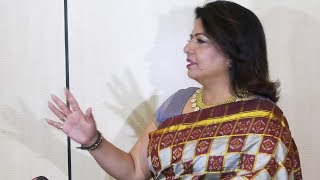 Priyanka Chopra's Mother GETS ANGRY At Reporter
