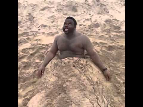 Zombie on the beach - 7 Seconds Funny Video