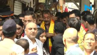 Sanjay Dutt visits Siddhivinayak Temple with wife