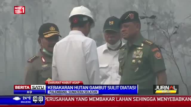 Jokowi Tembus Hutan yang Hangus di Ogan Komering Ilir