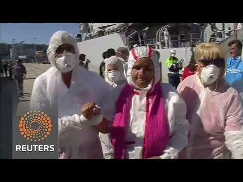 Italian navy brings migrants ashore News Video