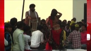 बलिया - भारतीय समाज पार्टी ने मंच पर कराये अश्लील डांस