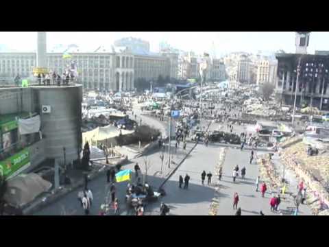 Raw- US Senators Lay Flowers in Kiev News Video