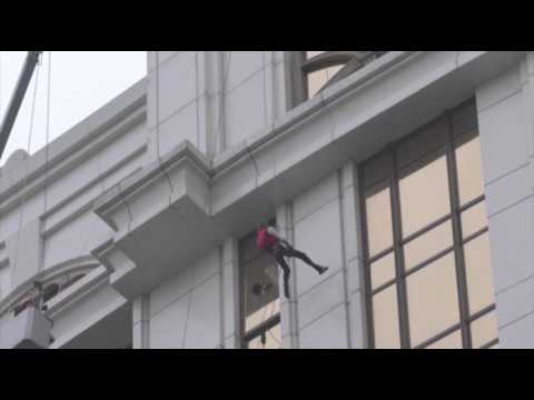 Raw- 'Spiderman' Scales Tower in China News Video