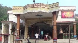 नवरात्र के मौके पर मंदिरों में लगा भक्तों का तांता
