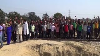 रास्ता बंद किए जाने के विरोध में ग्रामीणों ने किया मतदान का बहिष्कार