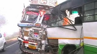 इंद्री में बस और ट्रक में सीधी टक्कर, कई लोग घायल