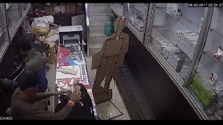 नकाबपोश बदमाशों ने की मोबाइल की दुकान से चोरी