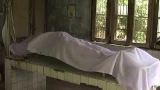 डिलीवरी के दौरान महिला और अजन्मे बच्चे की मौत, डॉक्टर ने पुलिस बुलाकर खोला दरवाजा