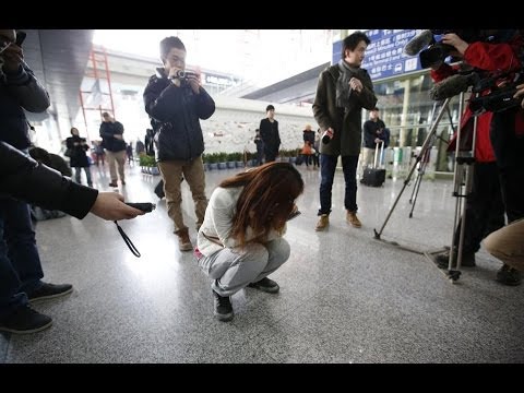 Malaysia Airlines Jet Goes Missing With 239 on Board | Breaking News News Video